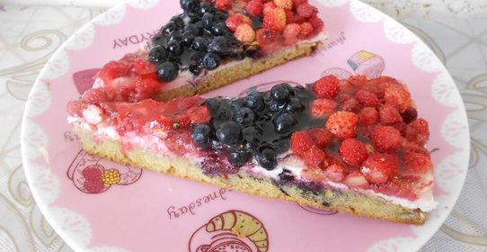 Шарлотка-пирог с лесными ягодами