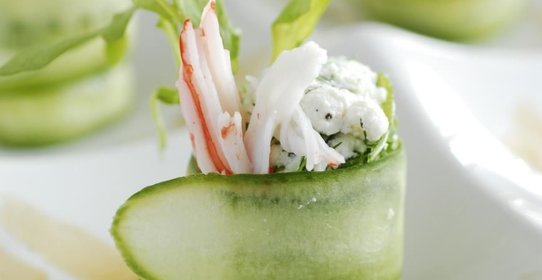 Огуречные рулеты с крабовыми палочками