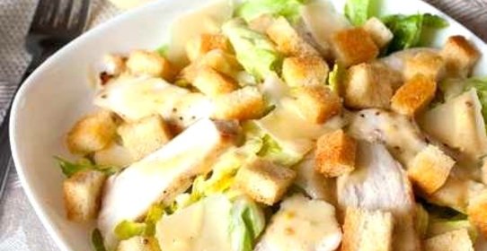 Классический салат Цезарь с курицей