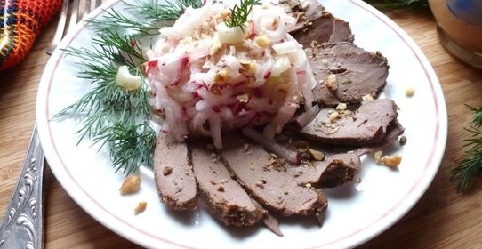 Салат из редиса с печенью индейки