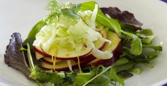 Салат с яблоками и фенхелем