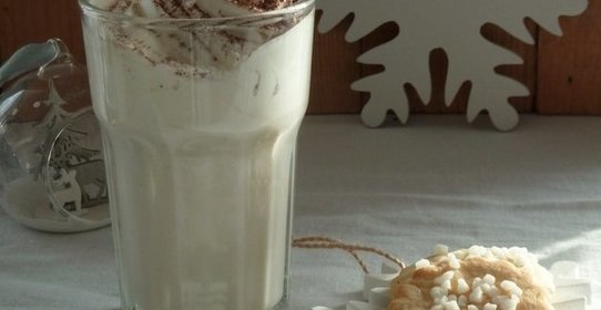 Горячий белый шоколад