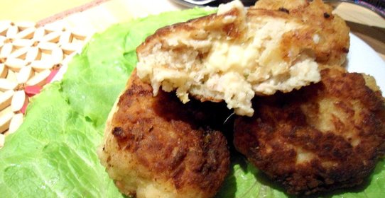 Куриные котлеты с сырной начинкой