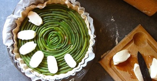 Пирог с зеленой фасолью и моцареллой