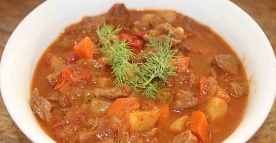 Гуляш с овощами