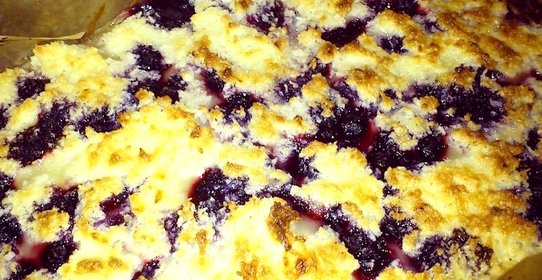 Ягодно-лимонный пирог с кокосовой посыпкой