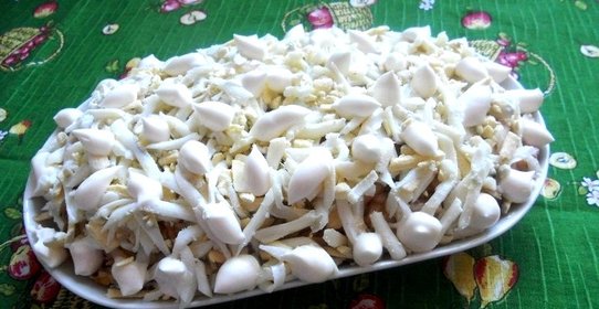 Салат с горбушей горячего копчения