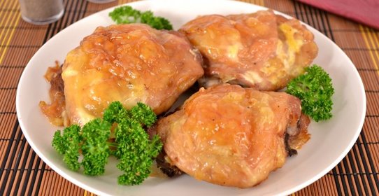 Куриные бедрышки фаршированные сыром и чесноком