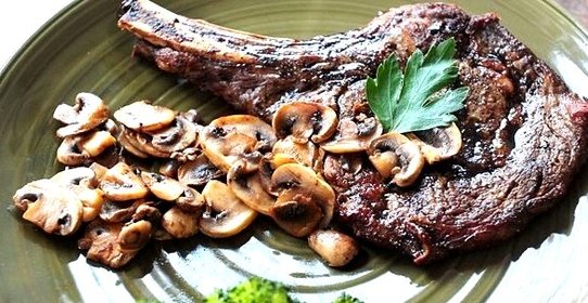 Стейк на кости