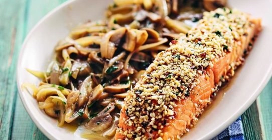 Лосось с грибным винегретом