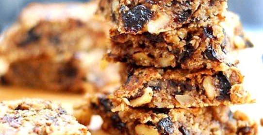 Овсяный десерт с орехами и черносливом