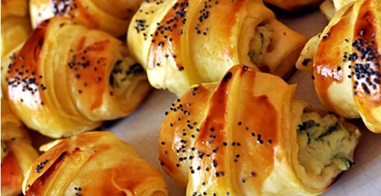 Слоеные рулетики с семгой