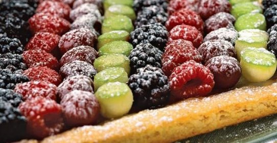 Пирог ягодный полосатый