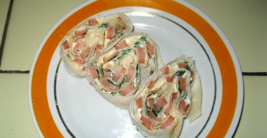 Рулетики из лаваша с рыбой