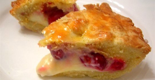 Баскский пирог с вишней