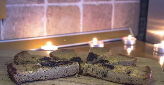 Пирог на грушевом варенье с корицей