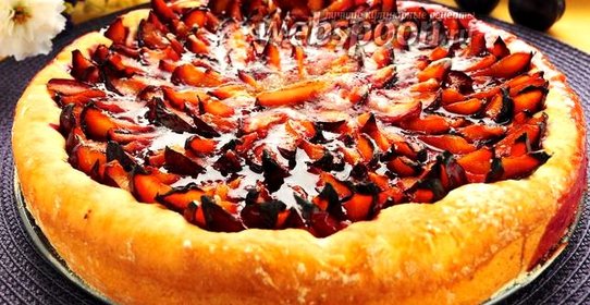 Пирог со сливами