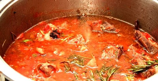 Мясо по-итальянски в томатном соусе