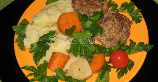 Котлеты, тушеные с овощами