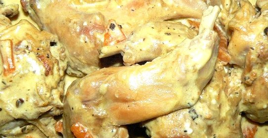 Тушеный кролик в сметане