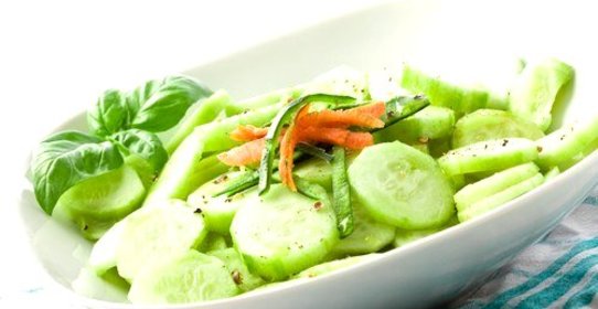 Огуречный салат с кунжутным маслом