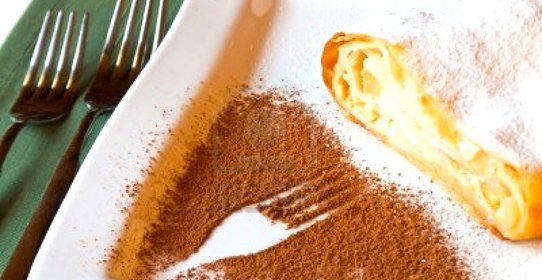 Рулет с яблоками