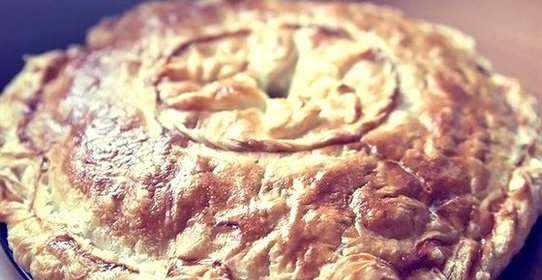 Пирог с курицей, картофелем и зеленью