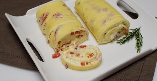 Рулет из омлета с сыром