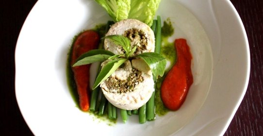 Куриные рулеты с фисташковой начинкой