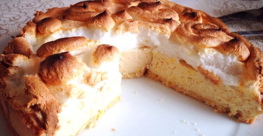 Лимонный пирог со сгущенкой под меренгой