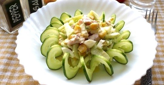 Салат из копчёной курицы и огурцов