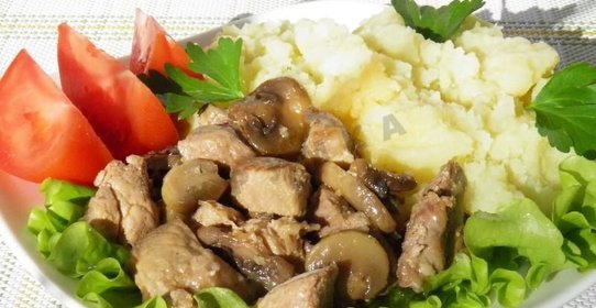 Свинина с грибами в мультиварке