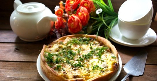 Пирог с шампиньонами и курицей