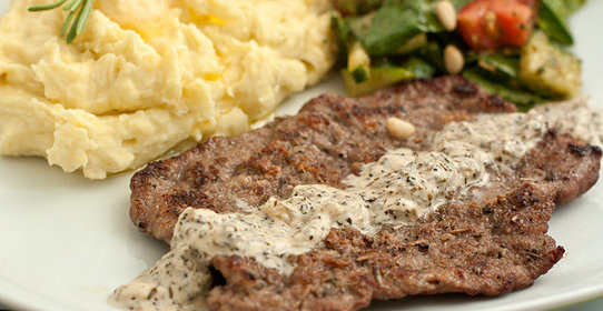 Отбивные из телятины со сливочным соусом