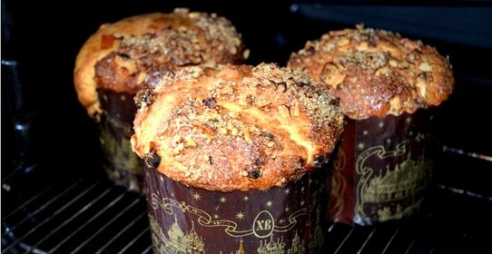 Кулич с орехами