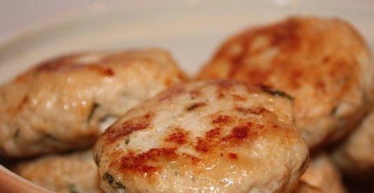 Биточки из куриного фарша