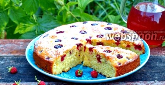 Сметанный пирог с малиной