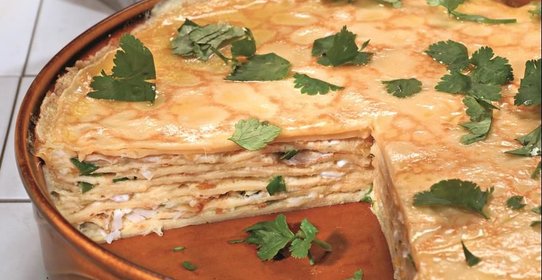 Блинчатый пирог с копченой рыбой