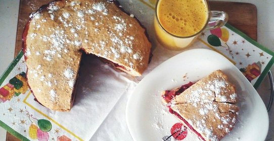 Закрытый пирог с клюквой и яблоками