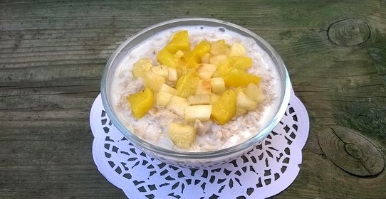 Овсянка с персиком и яблоком