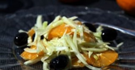 Салат из фенхеля и апельсинов с маслинами