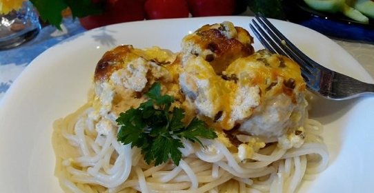 Куриные тефтели в соусе в духовке