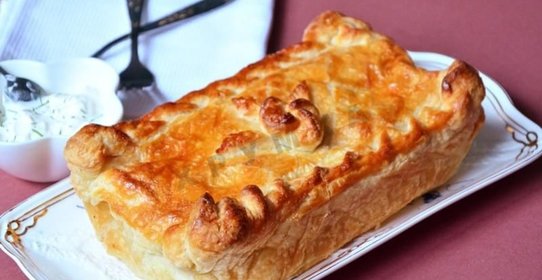 Пирог с лососем на слоеном тесте