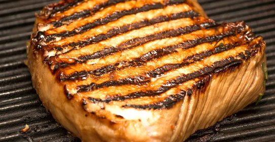 Свиная котлета, маринованная в кисло-сладком соусе, с брокколи