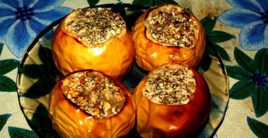 Запеченные яблоки с творогом в духовке