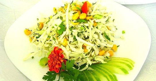 Салат с капустой и кукурузой