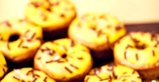 Банановые пончики в глазури