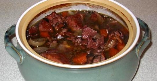 Курица, тушеная в духовке