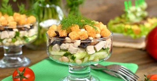 Фасолевый салат с курицей