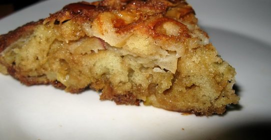 Сочная шарлотка с глазурью